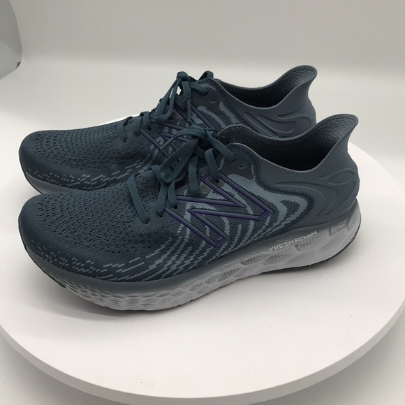 New Balance womens   Fresh Foam Running Shoe size 11 US - Picture 3 of 6